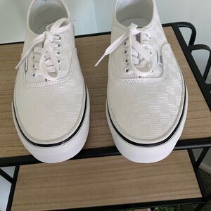 VANS AUTHENTIC UNISEX BRAND NEW MEN 7.0 WOMEN 8.5